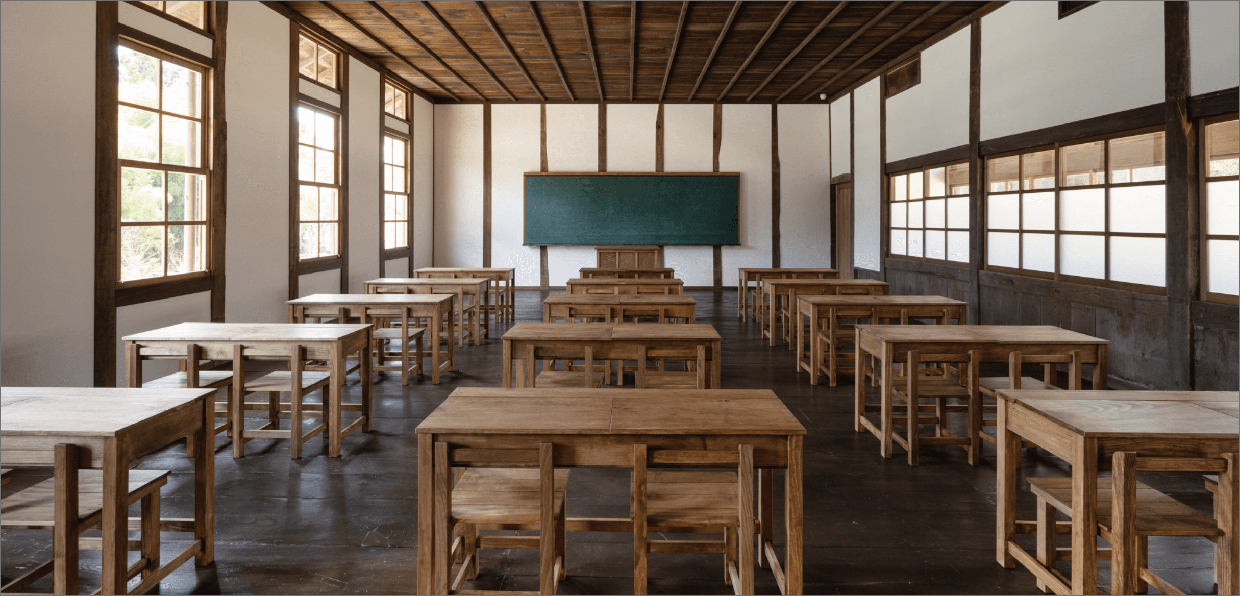 A classroom restored to its original appearance in the Meiji era